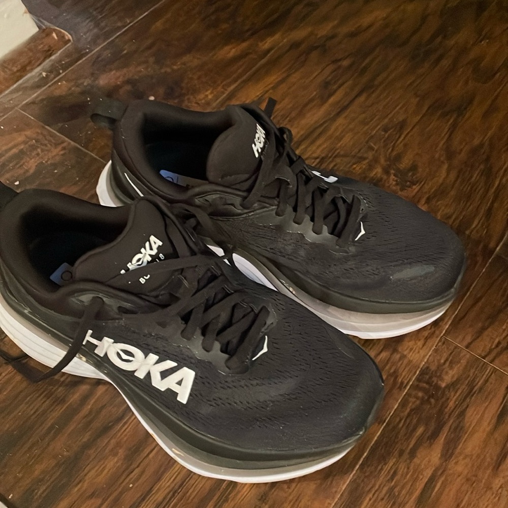 Hokas Bondi 8's- never worn!